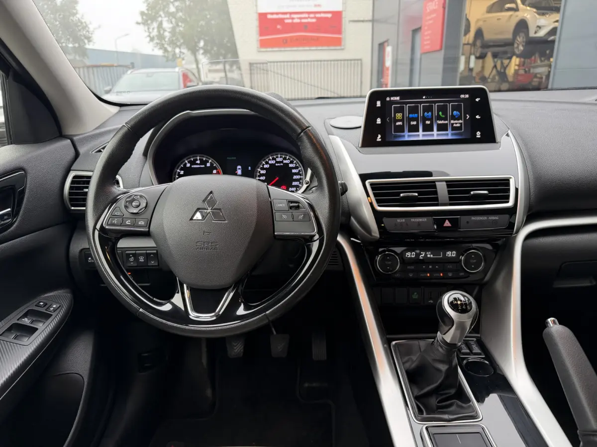 1.5 DI-T First Edition (Trekhaak (1.600kg) - Camera - Leder incl stoelverwarming - Parkeersensoren V+A - Keyless Entry - Head up)