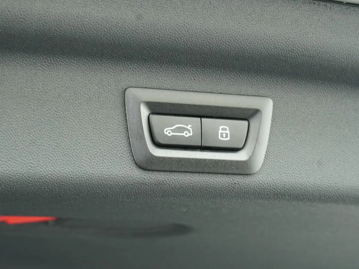 C JCW Trim | Pakket XL| Glazen Panoramadak | Trekhaak Elektrisch | Stuur & Stoelverwarming | Harman Kardon | Head-Up Display | Active Cruise Control |