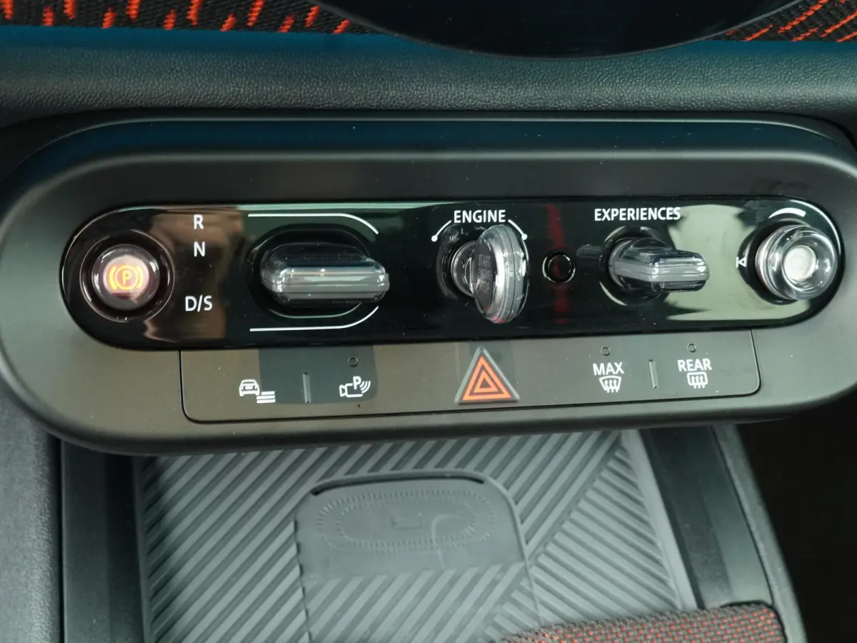 C JCW Trim | Pakket XL| Glazen Panoramadak | Trekhaak Elektrisch | Stuur & Stoelverwarming | Harman Kardon | Head-Up Display | Active Cruise Control |