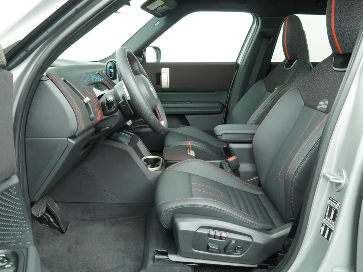 C JCW Trim | Pakket XL| Glazen Panoramadak | Trekhaak Elektrisch | Stuur & Stoelverwarming | Harman Kardon | Head-Up Display | Active Cruise Control |