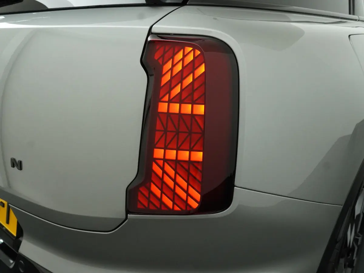 C JCW Trim | Pakket XL| Glazen Panoramadak | Trekhaak Elektrisch | Stuur & Stoelverwarming | Harman Kardon | Head-Up Display | Active Cruise Control |