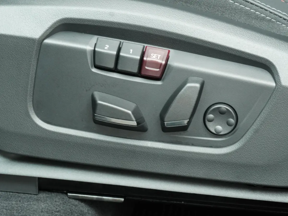 C JCW Trim | Pakket XL| Glazen Panoramadak | Trekhaak Elektrisch | Stuur & Stoelverwarming | Harman Kardon | Head-Up Display | Active Cruise Control |