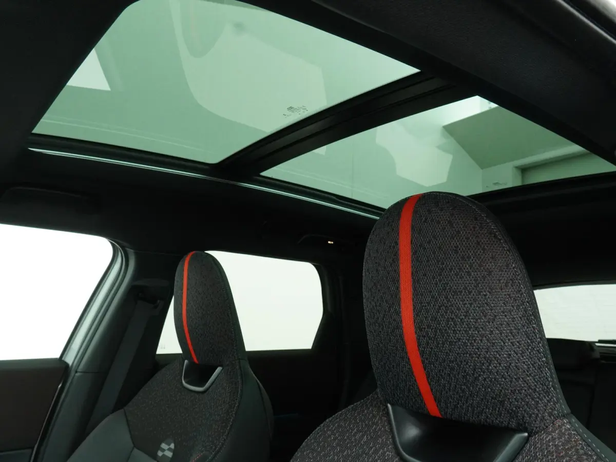 C JCW Trim | Pakket XL| Glazen Panoramadak | Trekhaak Elektrisch | Stuur & Stoelverwarming | Harman Kardon | Head-Up Display | Active Cruise Control |