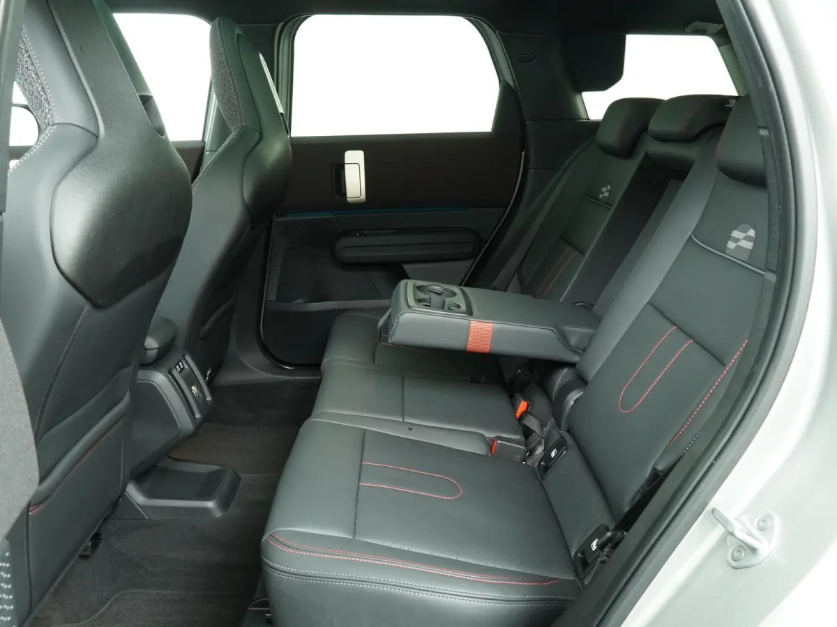 C JCW Trim | Pakket XL| Glazen Panoramadak | Trekhaak Elektrisch | Stuur & Stoelverwarming | Harman Kardon | Head-Up Display | Active Cruise Control |