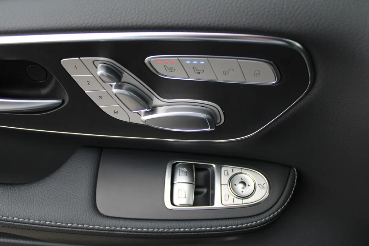 300d / DC / AMG / 4-Matic / Panorama / Elec Stoelen / Burmester / Vol Opties / NIEUWSTAAT