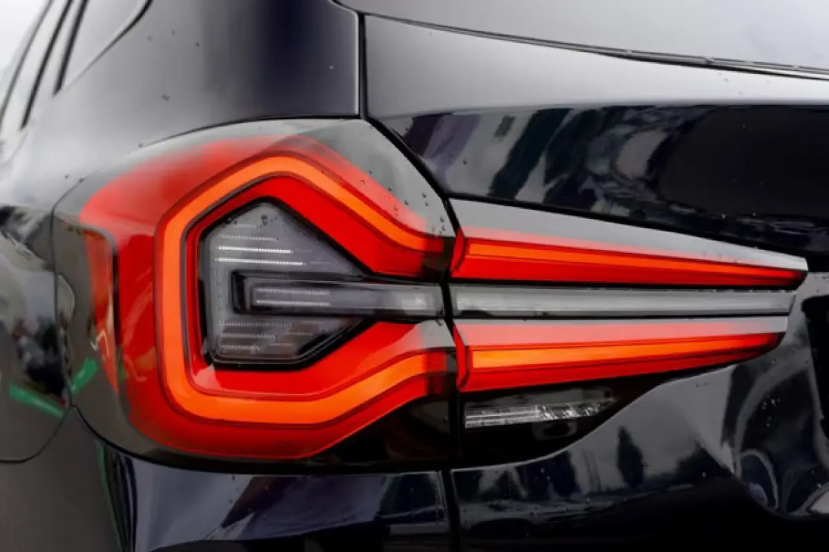M-SPORT 80 kWh (210kW/286pk) ** LED, LEDER, PANO, ACC, ALARM, H&K SOUND,  20-inch LMV ** 1e EIG - UNFALLFREI ** ** INFORMEER OOK NAAR ONZE AANTREKKELIJKE FINANCIAL-LEASE TARIEVEN **