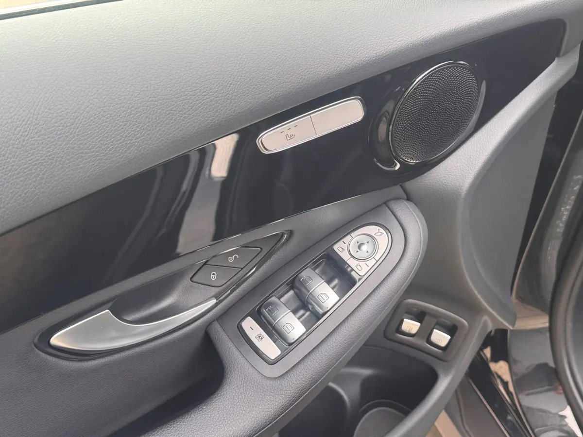 4MATIC l CAMERA l ADAPT.CRUISE l DODE HOEK l TREKHAAK l DEALER OND l
