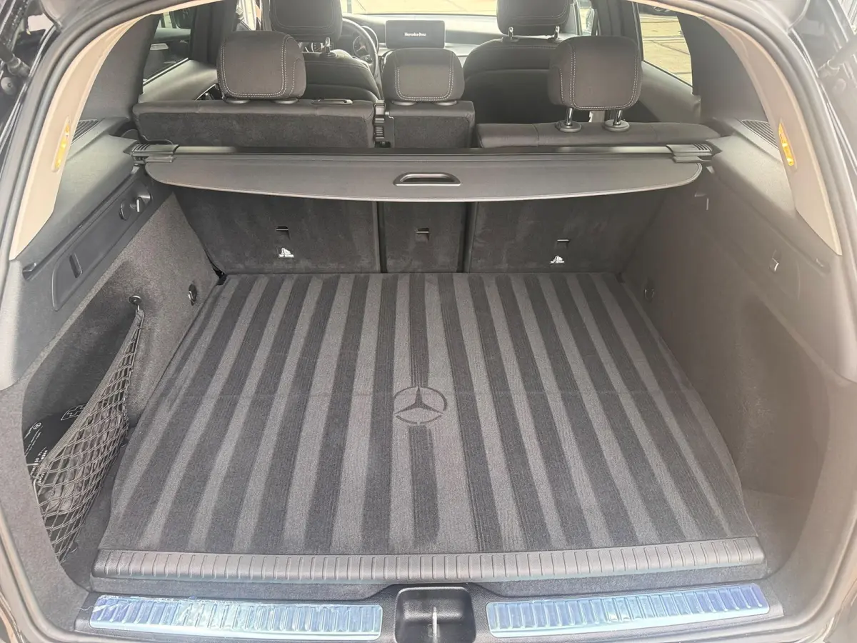 4MATIC l CAMERA l ADAPT.CRUISE l DODE HOEK l TREKHAAK l DEALER OND l