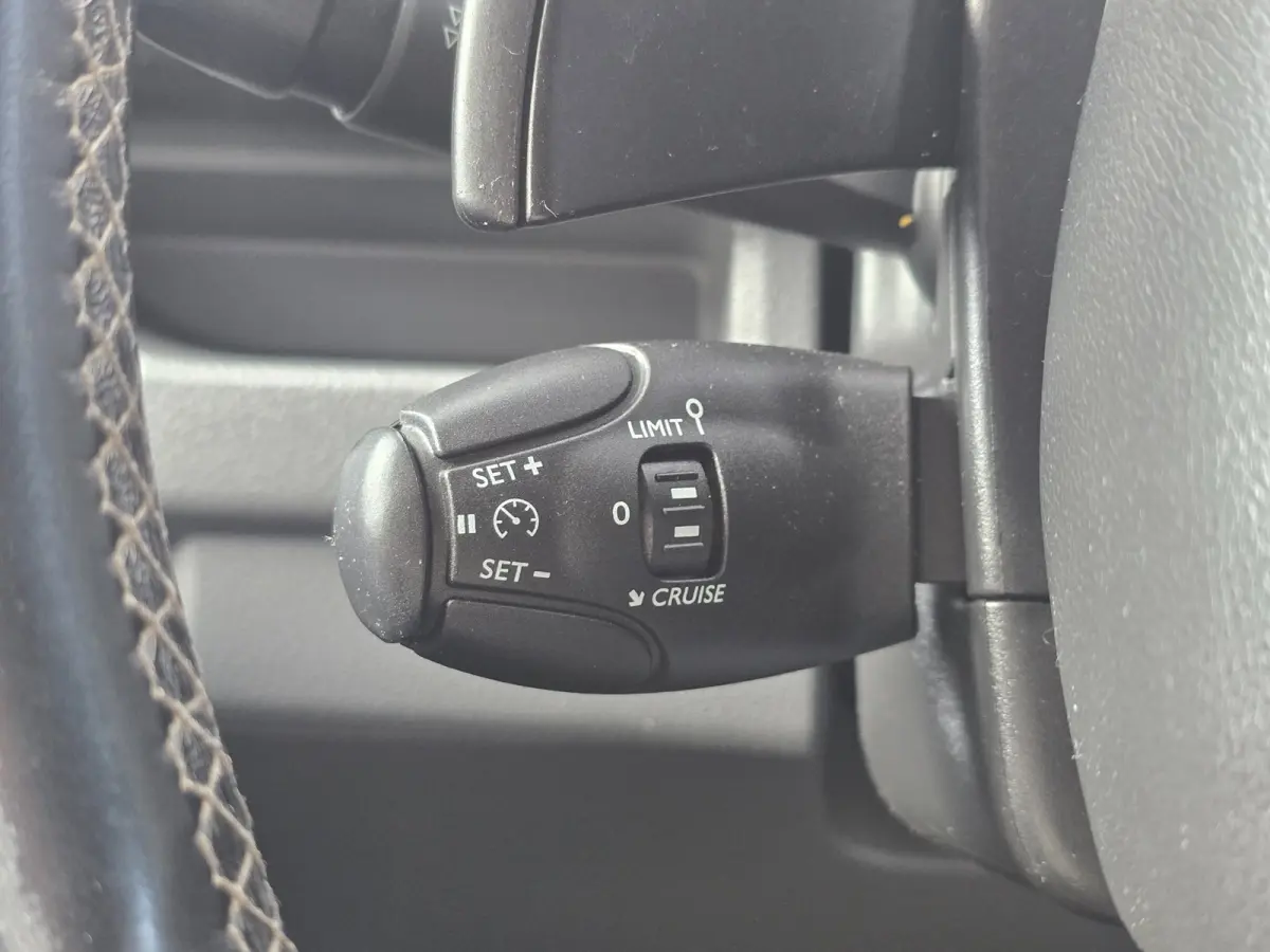 2.0 D-4D Professional / AUT / NAP / Navi / Cruise Control / 3 Zits / Schuifdeur / Trekhaak