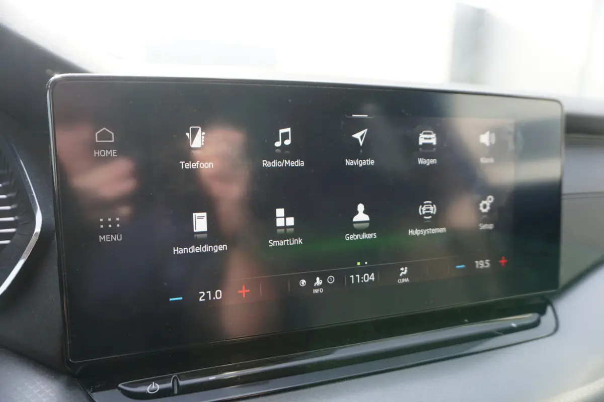 1.0 TSI Ambition | CARPLAY | KEYLESS | CLIMATE | DEALER ONDERHOUDEN |