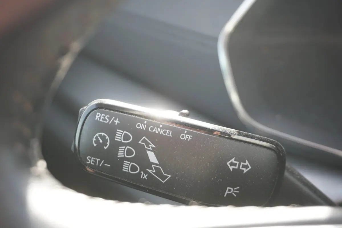 1.0 TSI Ambition | CARPLAY | KEYLESS | CLIMATE | DEALER ONDERHOUDEN |