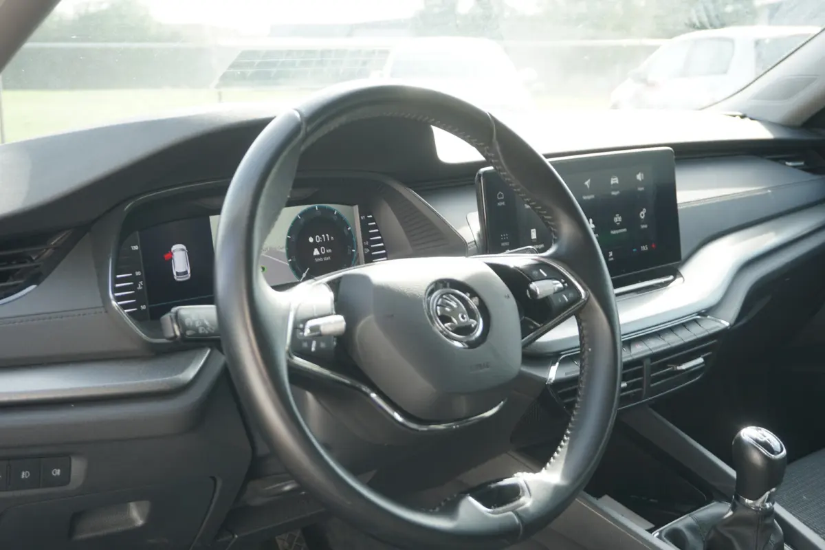 1.0 TSI Ambition | CARPLAY | KEYLESS | CLIMATE | DEALER ONDERHOUDEN |