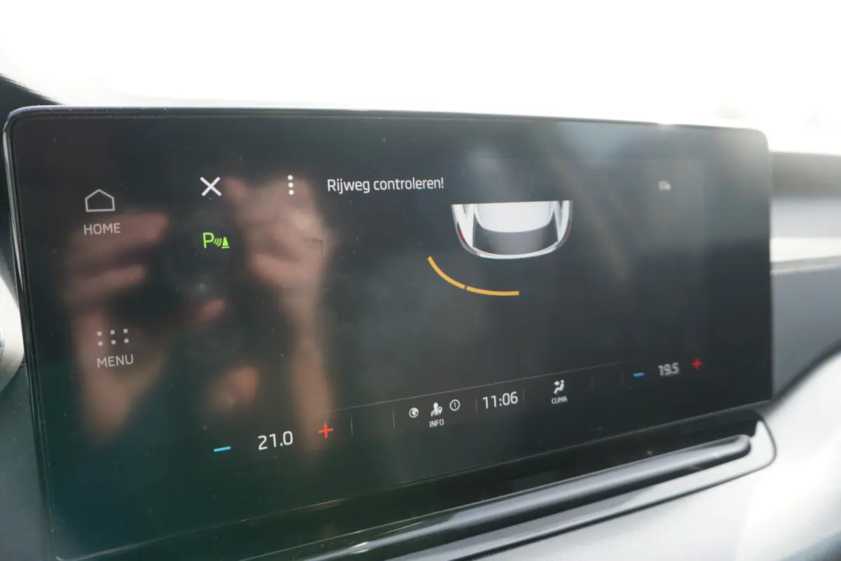 1.0 TSI Ambition | CARPLAY | KEYLESS | CLIMATE | DEALER ONDERHOUDEN |
