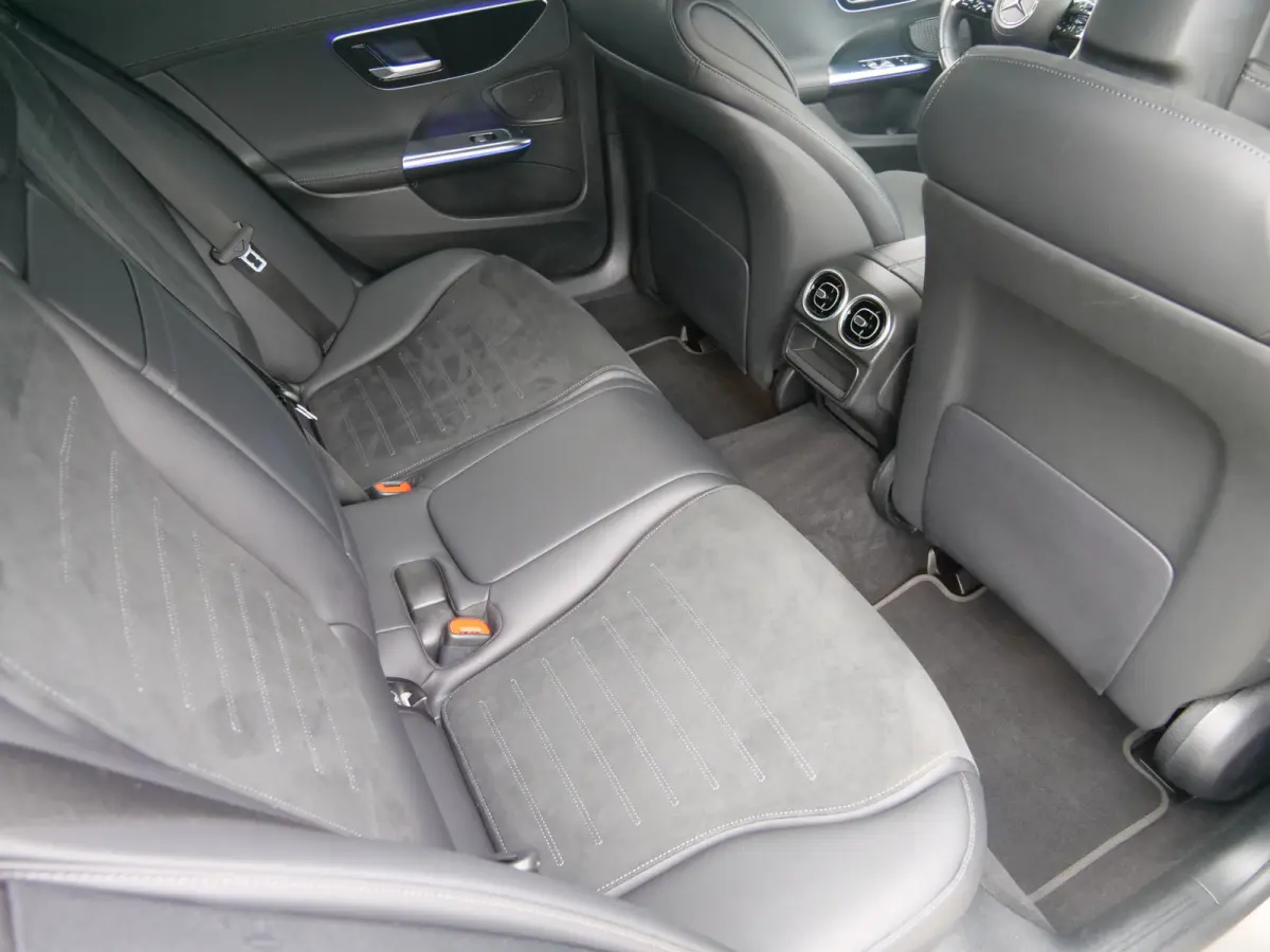 300 e AMG Line 313 Pk Automaat Navi / DAB / Apple Carplay / Trekhaak