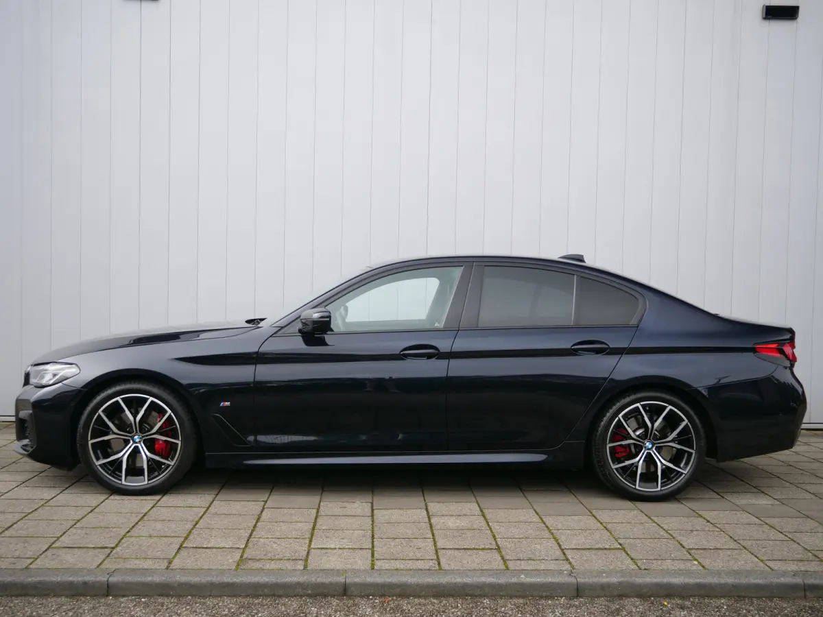 520i High Executive Edition 184 Pk Automaat M-pakket / Navi / DAB / Apple Carplay / Leer