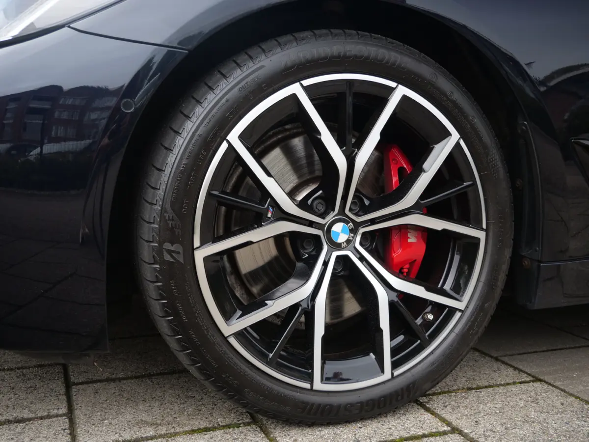 520i High Executive Edition 184 Pk Automaat M-pakket / Navi / DAB / Apple Carplay / Leer