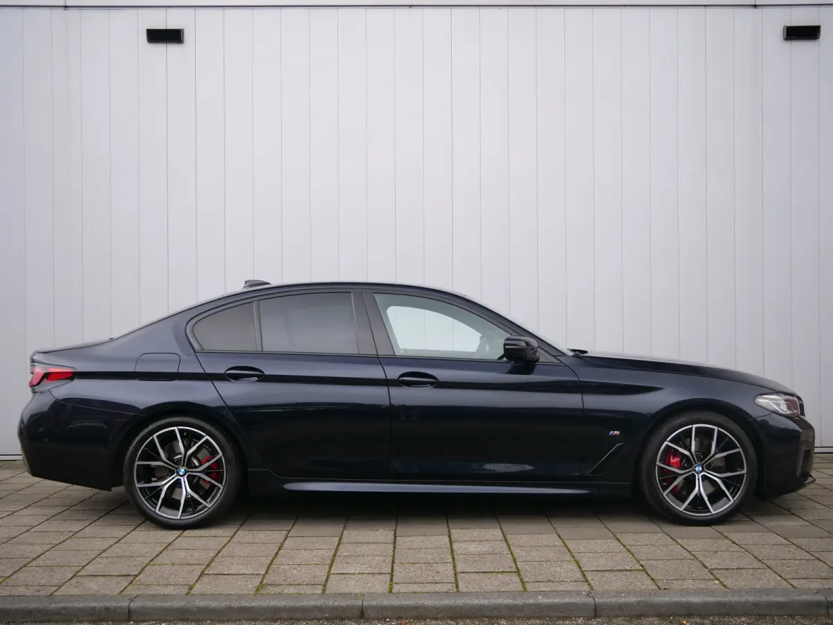 520i High Executive Edition 184 Pk Automaat M-pakket / Navi / DAB / Apple Carplay / Leer