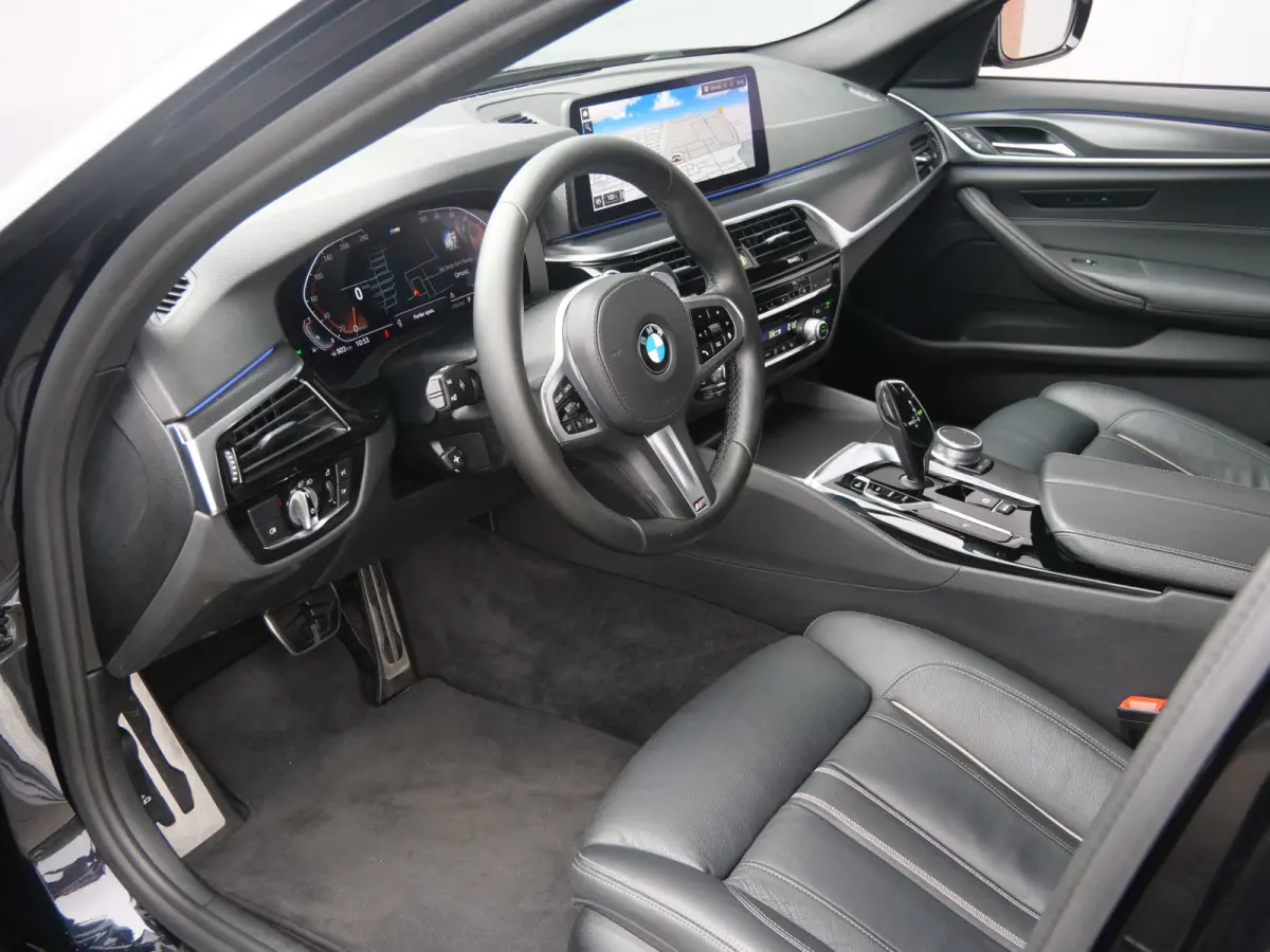 520i High Executive Edition 184 Pk Automaat M-pakket / Navi / DAB / Apple Carplay / Leer