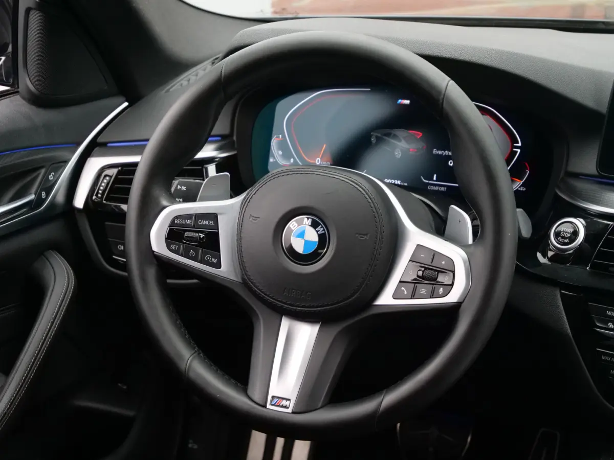 520i High Executive Edition 184 Pk Automaat M-pakket / Navi / DAB / Apple Carplay / Leer