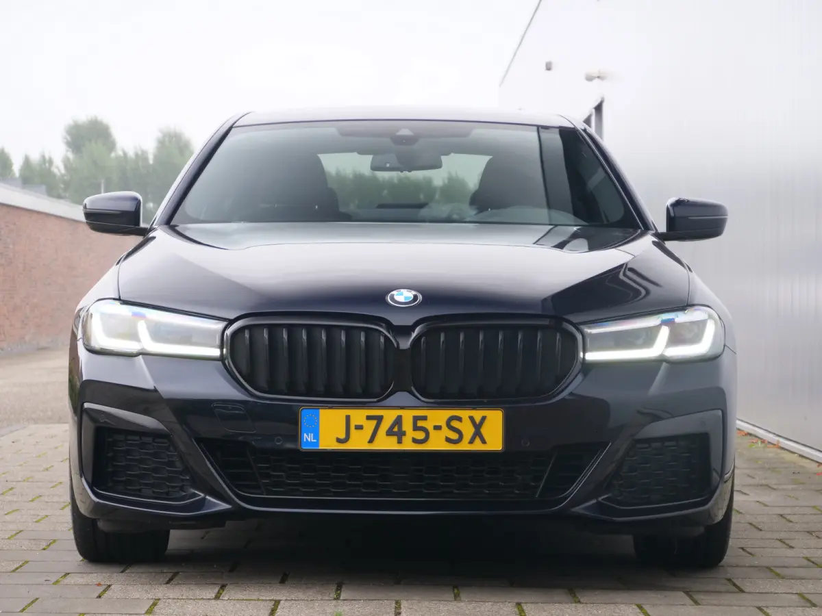 520i High Executive Edition 184 Pk Automaat M-pakket / Navi / DAB / Apple Carplay / Leer