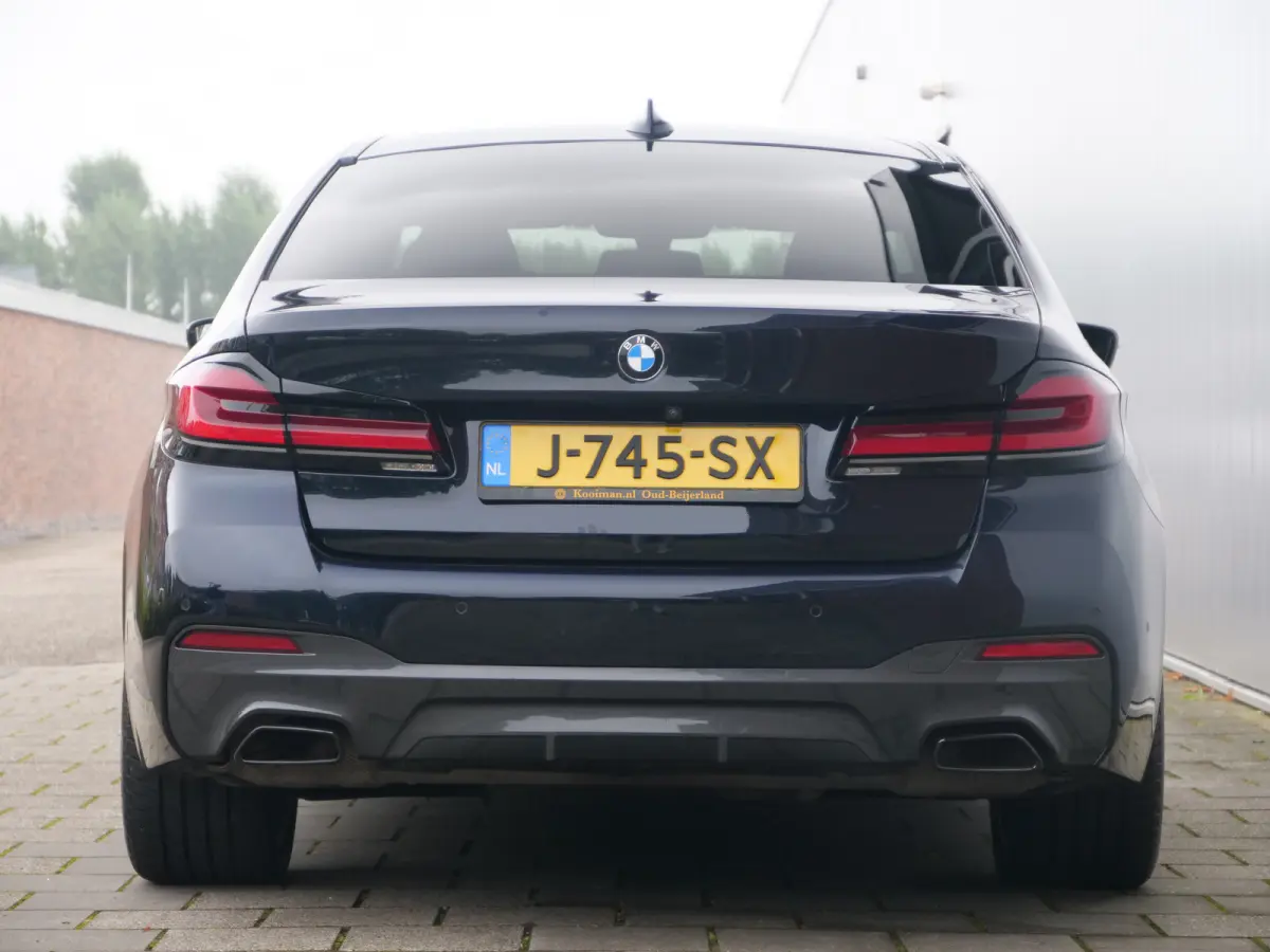 520i High Executive Edition 184 Pk Automaat M-pakket / Navi / DAB / Apple Carplay / Leer