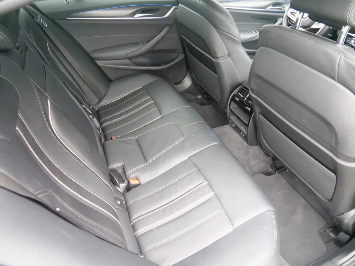 520i High Executive Edition 184 Pk Automaat M-pakket / Navi / DAB / Apple Carplay / Leer