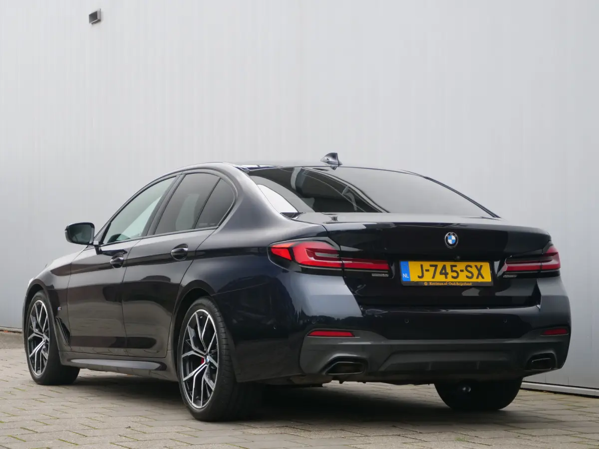 520i High Executive Edition 184 Pk Automaat M-pakket / Navi / DAB / Apple Carplay / Leer