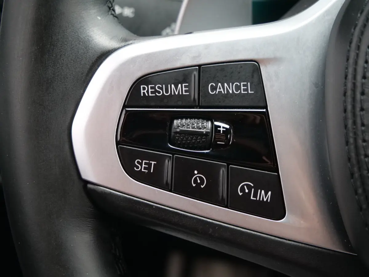 520i High Executive Edition 184 Pk Automaat M-pakket / Navi / DAB / Apple Carplay / Leer