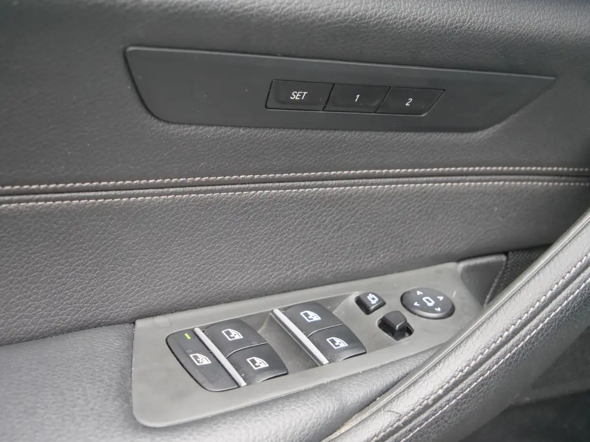 520i High Executive Edition 184 Pk Automaat M-pakket / Navi / DAB / Apple Carplay / Leer
