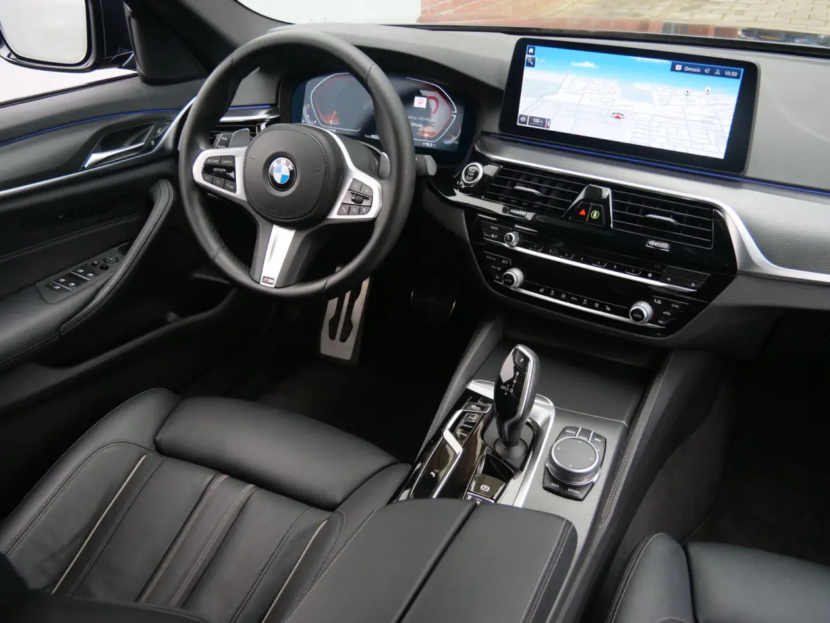 520i High Executive Edition 184 Pk Automaat M-pakket / Navi / DAB / Apple Carplay / Leer