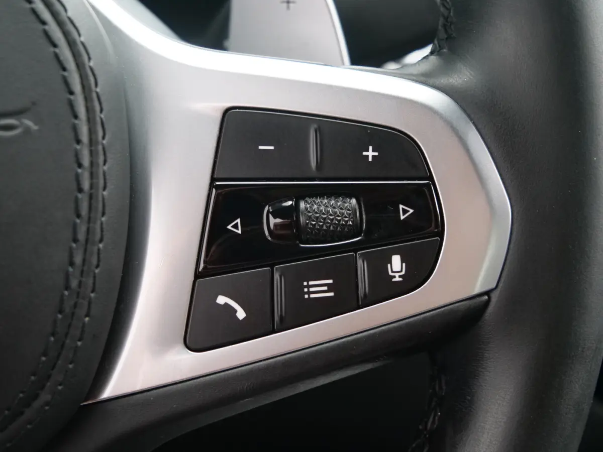 520i High Executive Edition 184 Pk Automaat M-pakket / Navi / DAB / Apple Carplay / Leer