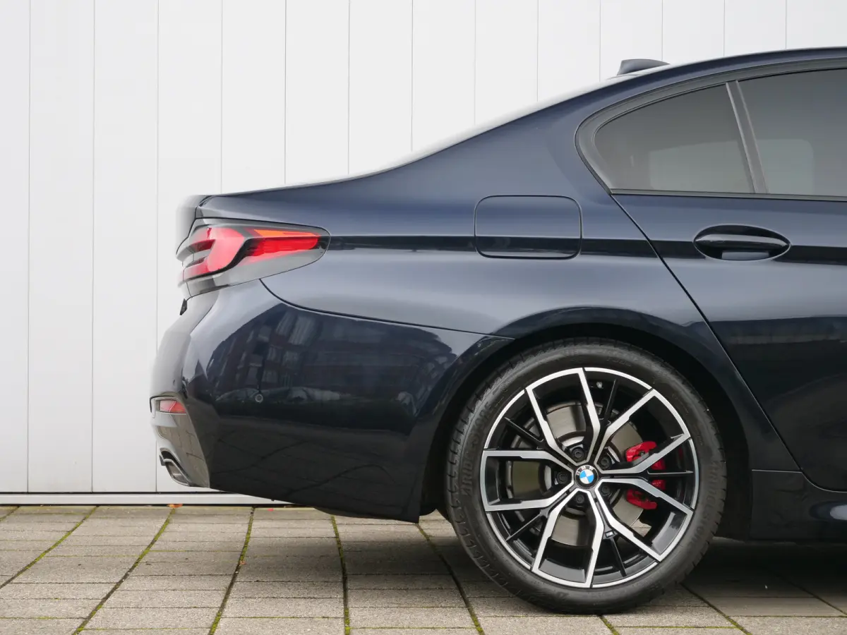 520i High Executive Edition 184 Pk Automaat M-pakket / Navi / DAB / Apple Carplay / Leer