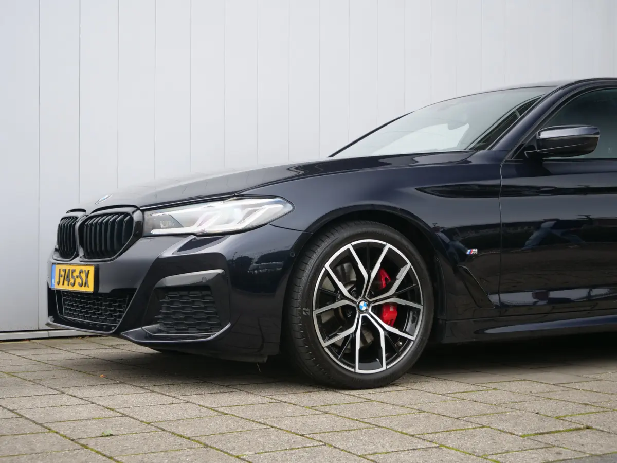 520i High Executive Edition 184 Pk Automaat M-pakket / Navi / DAB / Apple Carplay / Leer