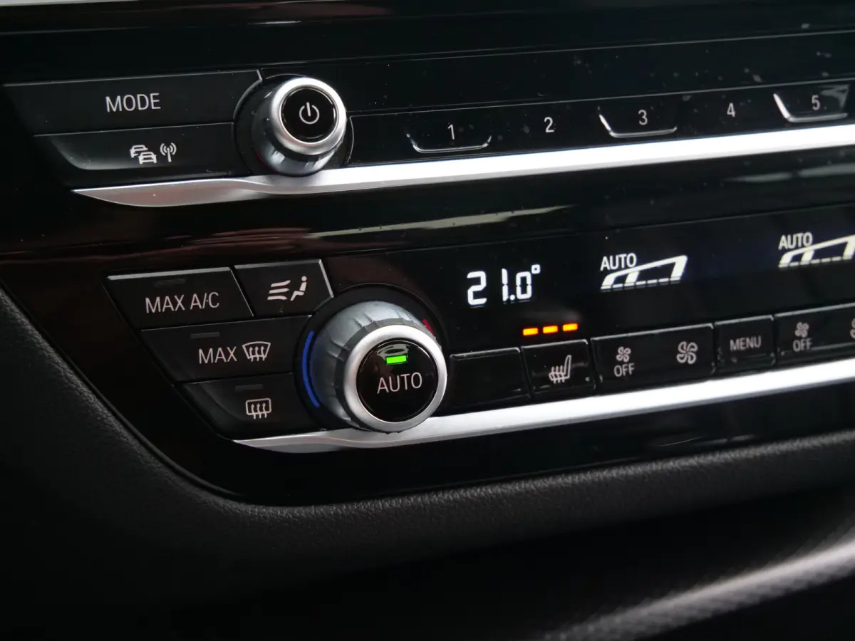 520i High Executive Edition 184 Pk Automaat M-pakket / Navi / DAB / Apple Carplay / Leer