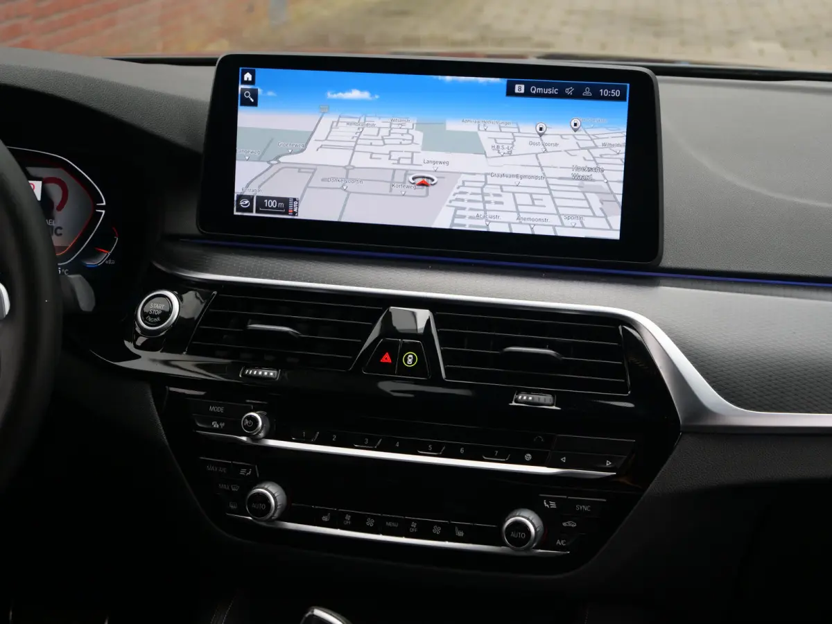 520i High Executive Edition 184 Pk Automaat M-pakket / Navi / DAB / Apple Carplay / Leer
