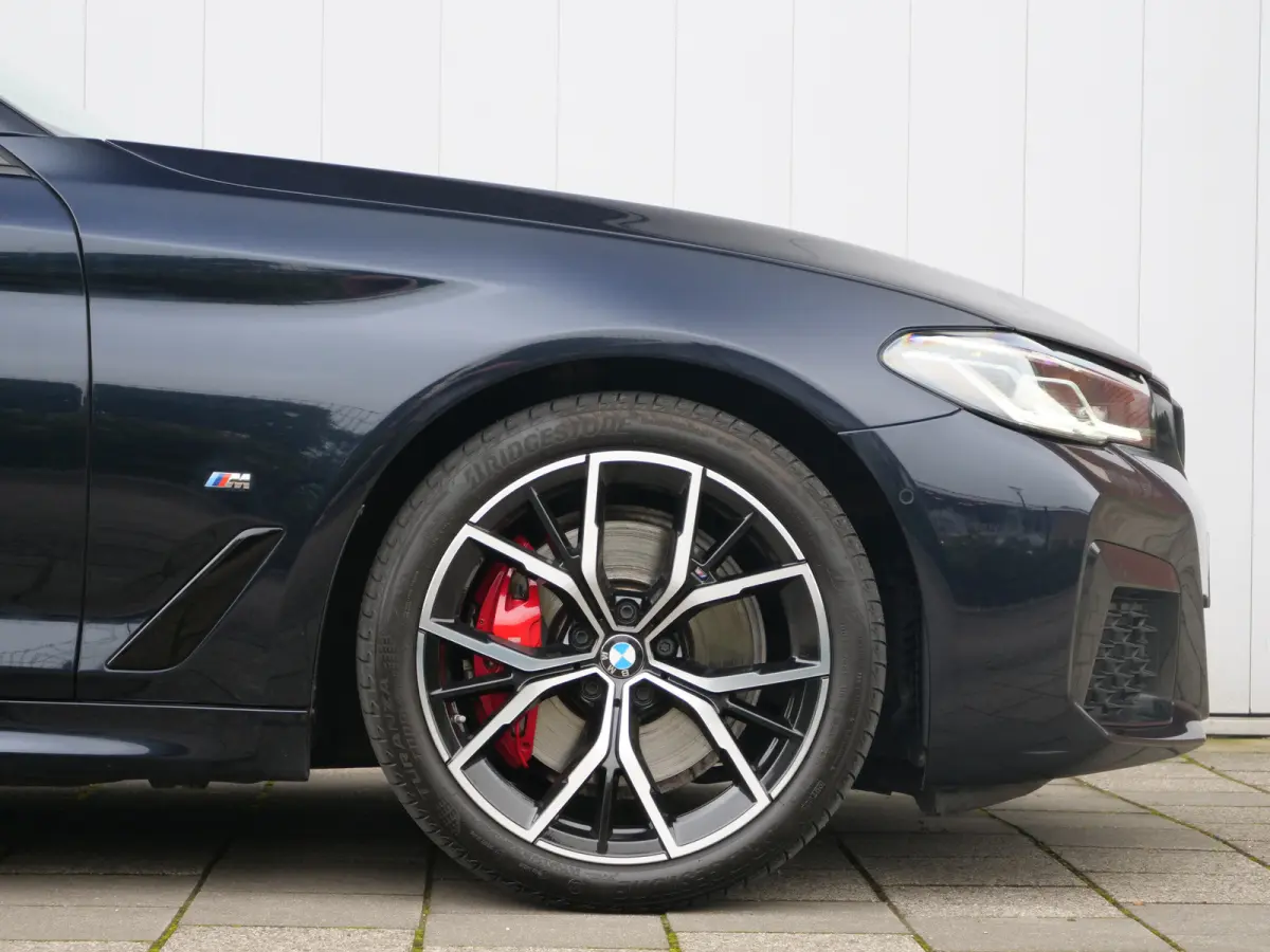 520i High Executive Edition 184 Pk Automaat M-pakket / Navi / DAB / Apple Carplay / Leer