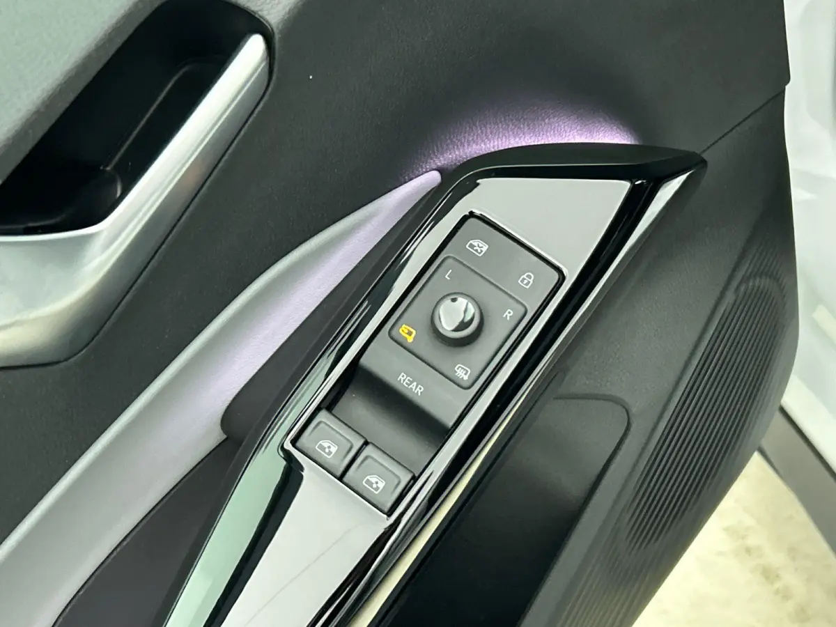 Pro Edition 58 kWh SOH 90 % Climate Control Navigatie Apple Carplay PDC VA + Camera Adaptive Cruise Control Full LED Stoel/Stuurverwarming Alcantara bekleding
