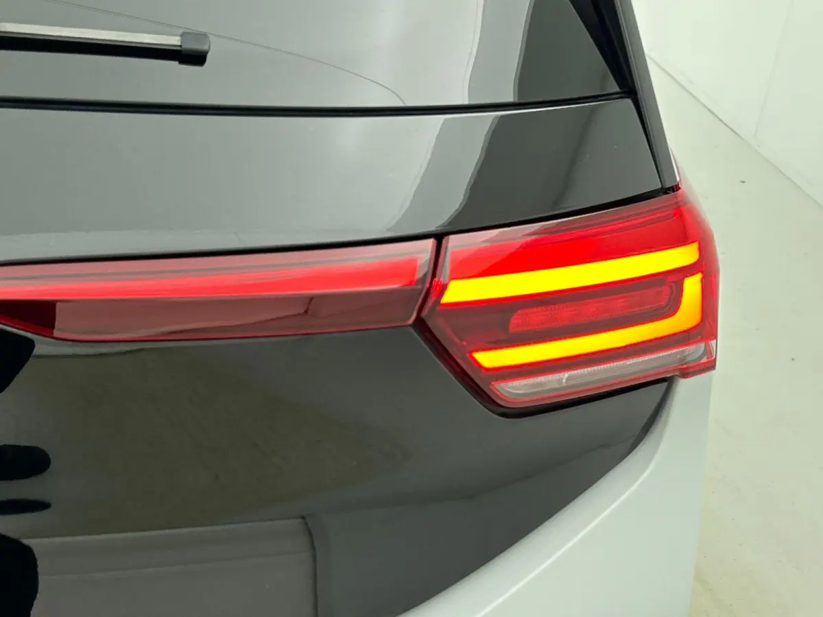 Pro Edition 58 kWh SOH 90 % Climate Control Navigatie Apple Carplay PDC VA + Camera Adaptive Cruise Control Full LED Stoel/Stuurverwarming Alcantara bekleding