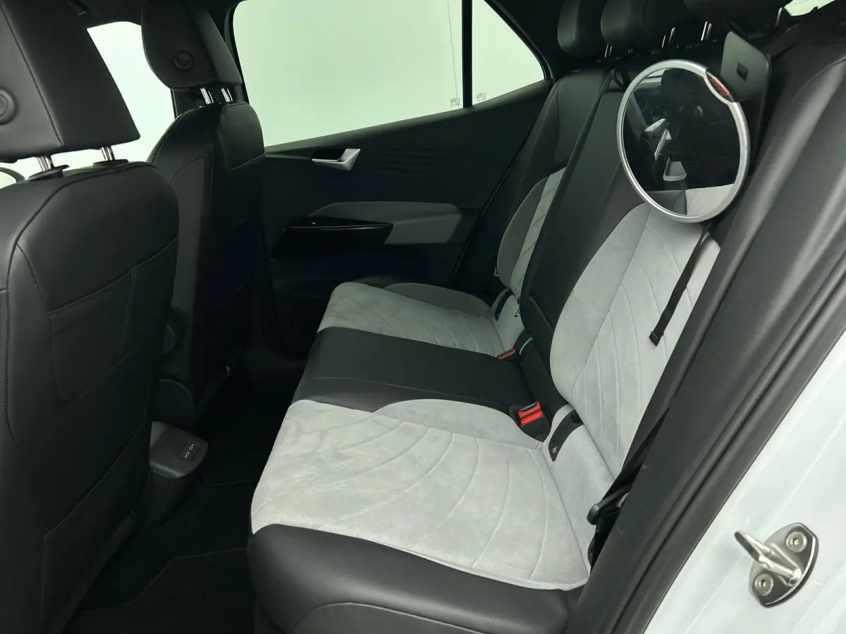 Pro Edition 58 kWh SOH 90 % Climate Control Navigatie Apple Carplay PDC VA + Camera Adaptive Cruise Control Full LED Stoel/Stuurverwarming Alcantara bekleding