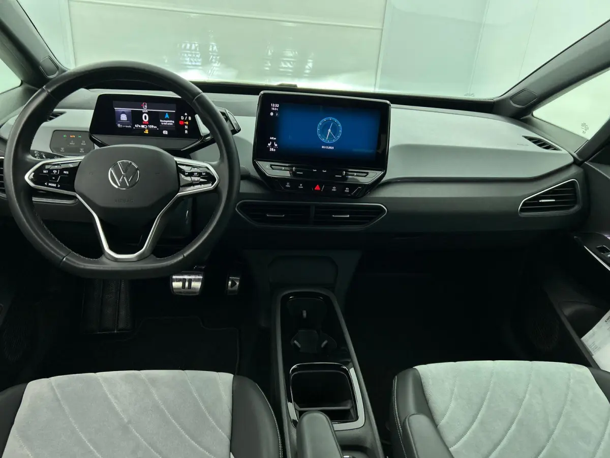 Pro Edition 58 kWh SOH 90 % Climate Control Navigatie Apple Carplay PDC VA + Camera Adaptive Cruise Control Full LED Stoel/Stuurverwarming Alcantara bekleding