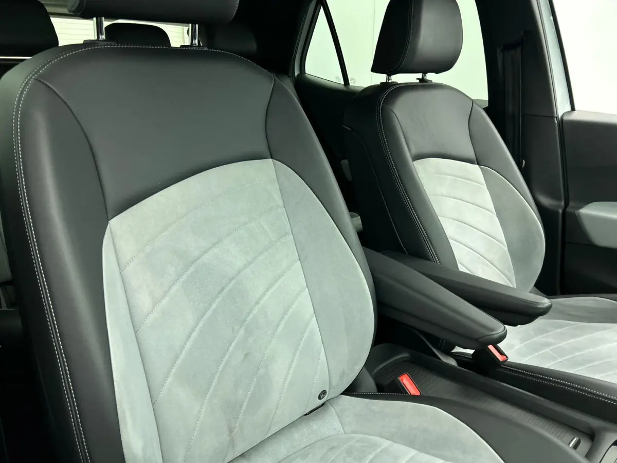Pro Edition 58 kWh SOH 90 % Climate Control Navigatie Apple Carplay PDC VA + Camera Adaptive Cruise Control Full LED Stoel/Stuurverwarming Alcantara bekleding
