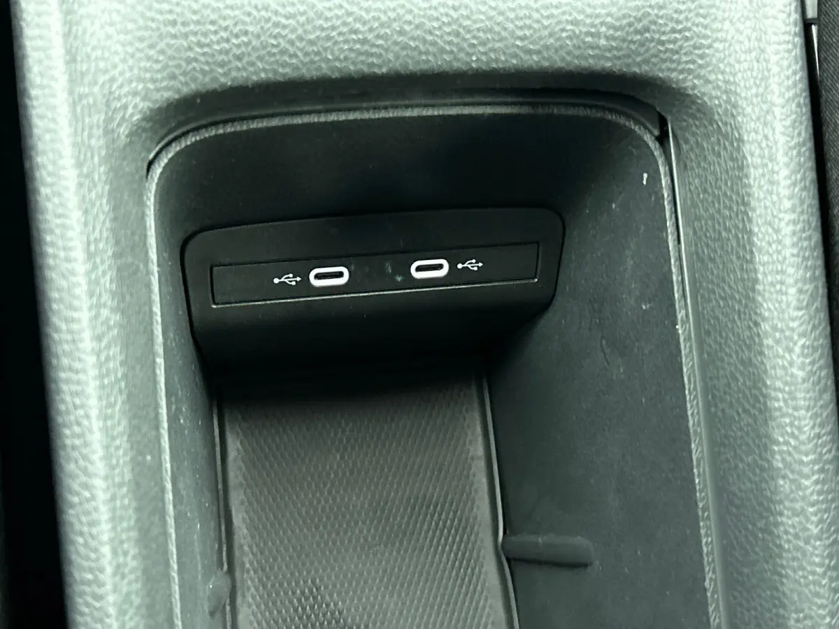 Pro Edition 58 kWh SOH 90 % Climate Control Navigatie Apple Carplay PDC VA + Camera Adaptive Cruise Control Full LED Stoel/Stuurverwarming Alcantara bekleding