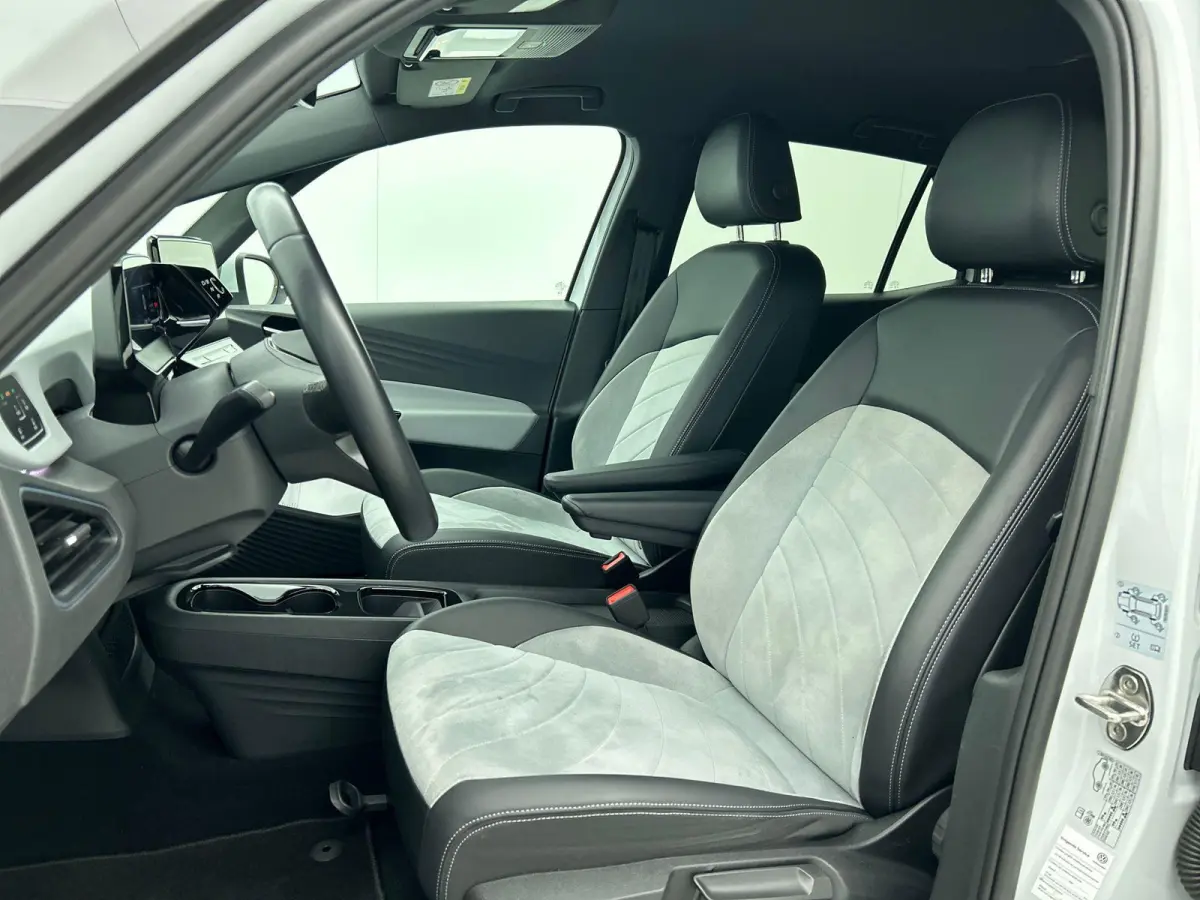 Pro Edition 58 kWh SOH 90 % Climate Control Navigatie Apple Carplay PDC VA + Camera Adaptive Cruise Control Full LED Stoel/Stuurverwarming Alcantara bekleding