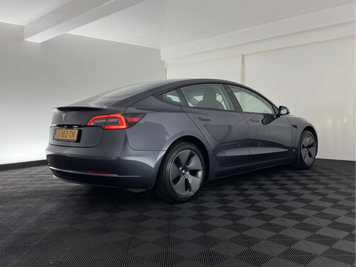 RWD 60 kWh [3-Fase-11kW] {SoH-88%} (INCL-BTW) Aut. *HEATPUMP | PANO | AUTOPILOT | LEATHER | KEYLESS | FULL-LED | MEMORY-PACK | TOPVIEW | DAB | CARPLAY | DIGI-COCKPIT | LANE-ASSIST | HEATED-C