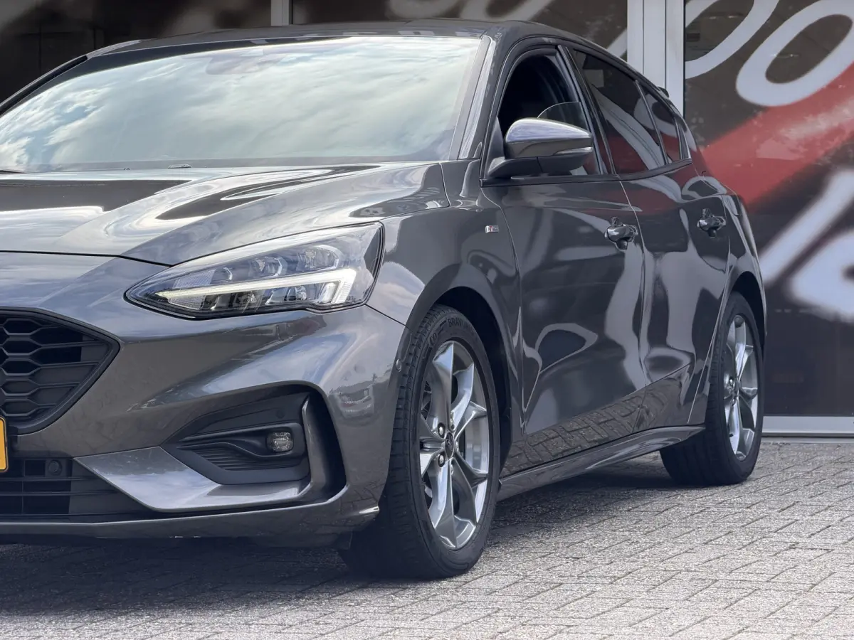 1.0 Titanium Business Automaat / Keyless / Carplay / Navigatie / PDC v+a
