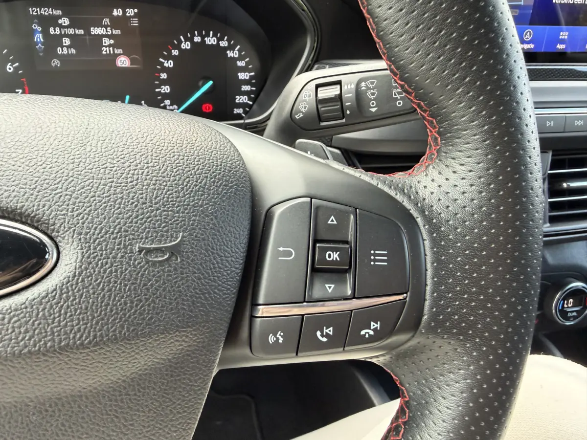 1.0 Titanium Business Automaat / Keyless / Carplay / Navigatie / PDC v+a
