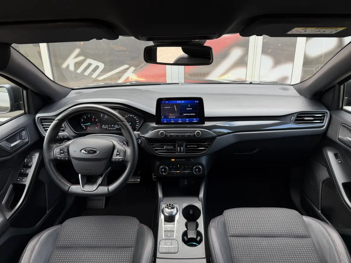 1.0 Titanium Business Automaat / Keyless / Carplay / Navigatie / PDC v+a