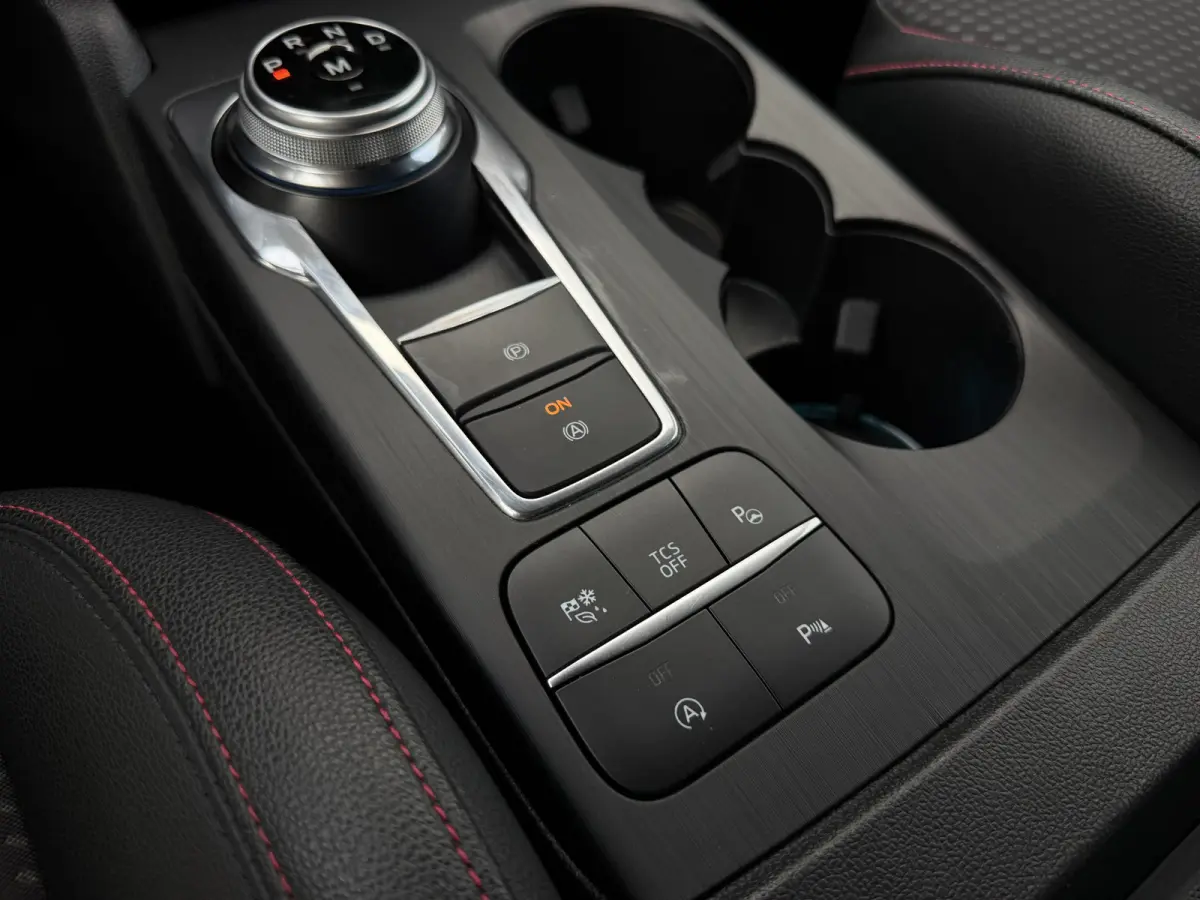 1.0 Titanium Business Automaat / Keyless / Carplay / Navigatie / PDC v+a