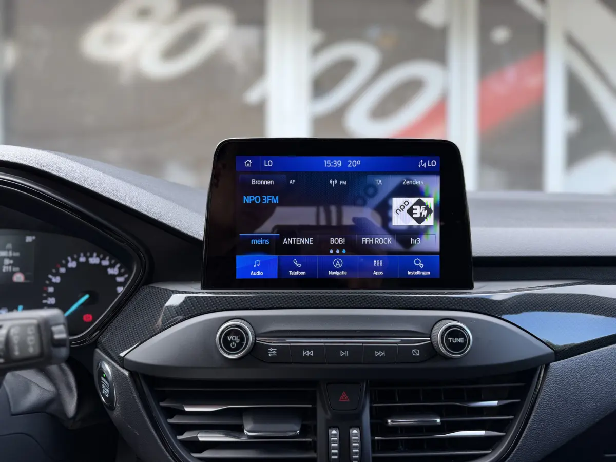 1.0 Titanium Business Automaat / Keyless / Carplay / Navigatie / PDC v+a