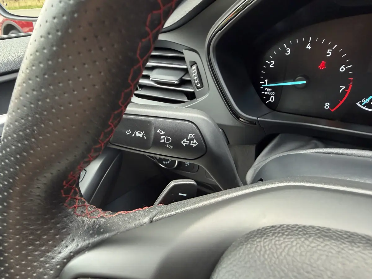 1.0 Titanium Business Automaat / Keyless / Carplay / Navigatie / PDC v+a